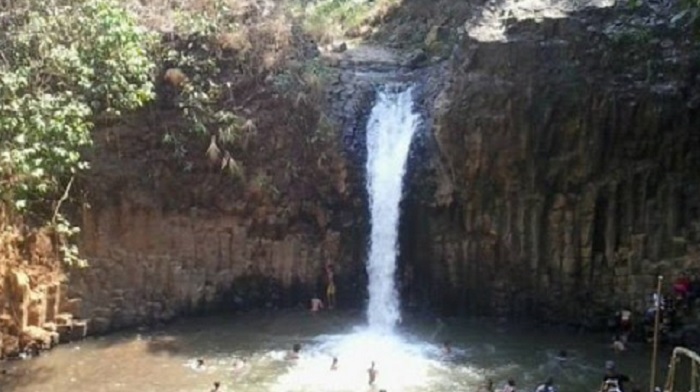 Curug Agung, 1. Curug Kaliangkak, 2. Curug Cileat, 3. Curug Cibareubey, 4. Curug Ponggang, 5. Curug Goa Badak, 6. Curug Cijalu, 7. Curug Ciangin, 8. Curug Sadim, 9. Curug Mandala, 10. Curug Biru, 11. Curug Karembong Subang, 12. Curug Agung, 13. Curug Cina, 14. Curug Cibareubeuy, 15. Curug Pandawa Lima, 16. Curug Masigit, 17. Curug Cisaladah, 18. Curug Bentang, 19. Curug Cinangrang, 20. Curug Cikondang, 21. Curug Cipeureu, 22. Curug Cilaga, 23. Curug Capolaga, 24. Curug Ciceregeng, 25. Curug Sawer