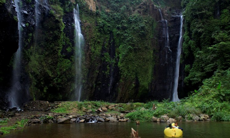 Curug Arjuna via Jelajahgarut, 1. Curug Nyogong, 2. Curug Ciharus, 3. Curug Jaga Pati, 4. Curug Cisarua, 5. Curug Arjuna, 6. Curug Cibadak, 7. Curug Sanghyang Taraje, 8. Curug Dengdeng, 9. Curug Cikanay, 10. Curug Salawe, 11. Curug Orok, 12. Curug Rahong, 13. Curug Luhur, 14. Curug Ngaleng, 15. Curug Cihanyawar, 16. Curug Cibitung, 17. Curug Mala, 18. Curug Cibuni Racun, 19. Curug Ermat, 20. Curug Koncrang
