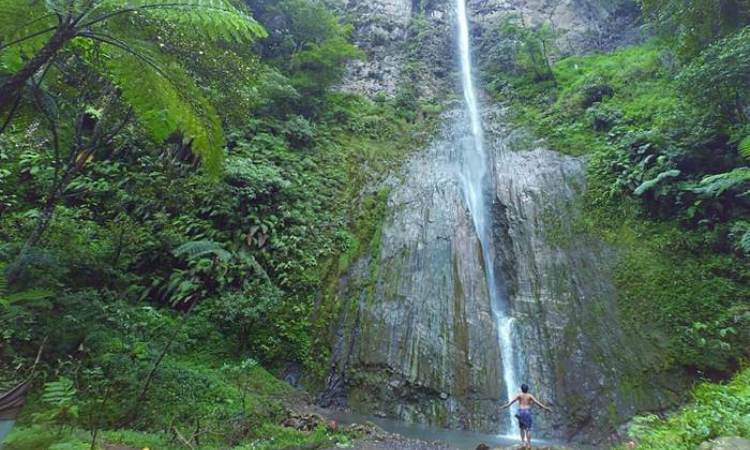 Curug Ciharus, 1. Curug Nyogong, 2. Curug Ciharus, 3. Curug Jaga Pati, 4. Curug Cisarua, 5. Curug Arjuna, 6. Curug Cibadak, 7. Curug Sanghyang Taraje, 8. Curug Dengdeng, 9. Curug Cikanay, 10. Curug Salawe, 11. Curug Orok, 12. Curug Rahong, 13. Curug Luhur, 14. Curug Ngaleng, 15. Curug Cihanyawar, 16. Curug Cibitung, 17. Curug Mala, 18. Curug Cibuni Racun, 19. Curug Ermat, 20. Curug Koncrang