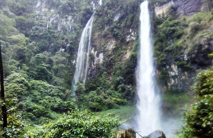 Curug Cileat Mongabay, 1. Objek Wisata Air Panas Ciater, 2. Ciater Highland Resort, 3. Pantai Cirewang, Legon Kulon, 4. Curug Cibareubeuy, 5. Gedung Wisma Karya, 6. Kolam Renang Ciheuleut, 7. Curug Cijalu, 8. Museum Teh, 9. Curug Cileat, 10. Penangkaran Buaya Blanakan, 11. Pantai Kelapa Patimban, 12. Sari Ater Spa Spring Resort, 13. Lembah Gunung Kujang, 14. Rumah Sejarah, 15. Gunung Tangkuban Perahu, 16. Ciater Spa Resort, 17. Curug Ciangin, 18. Curug Cina, 19. Curug Bentang, 20. Kebun Teh Ciater