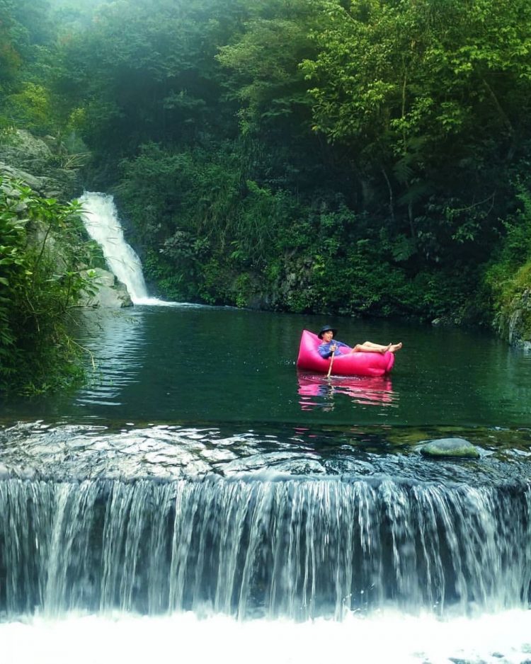 Curug Leuwi Kacapi, 1. Curug Tilu Leuwi Opat, 2. Curug Panganten, 3. Curug Panyandaan, 4. Curug Cimahi, 5. Curug Leuwi Kacapi, 6. Curug Cikawari, 7. Curug Katumiri, 8. Curug Layung, 9. Curug Aseupan, 10. Curug Malela, 11. Curug Ngebul, 12. Curug Lalay, 13. Curug Bugbrug, 14. Curug Pameungpeuk, 15. Curug Sumpel, 16. Curug Anom, 17. Curug Halimun Saguling, 18. Curug Cibuluh