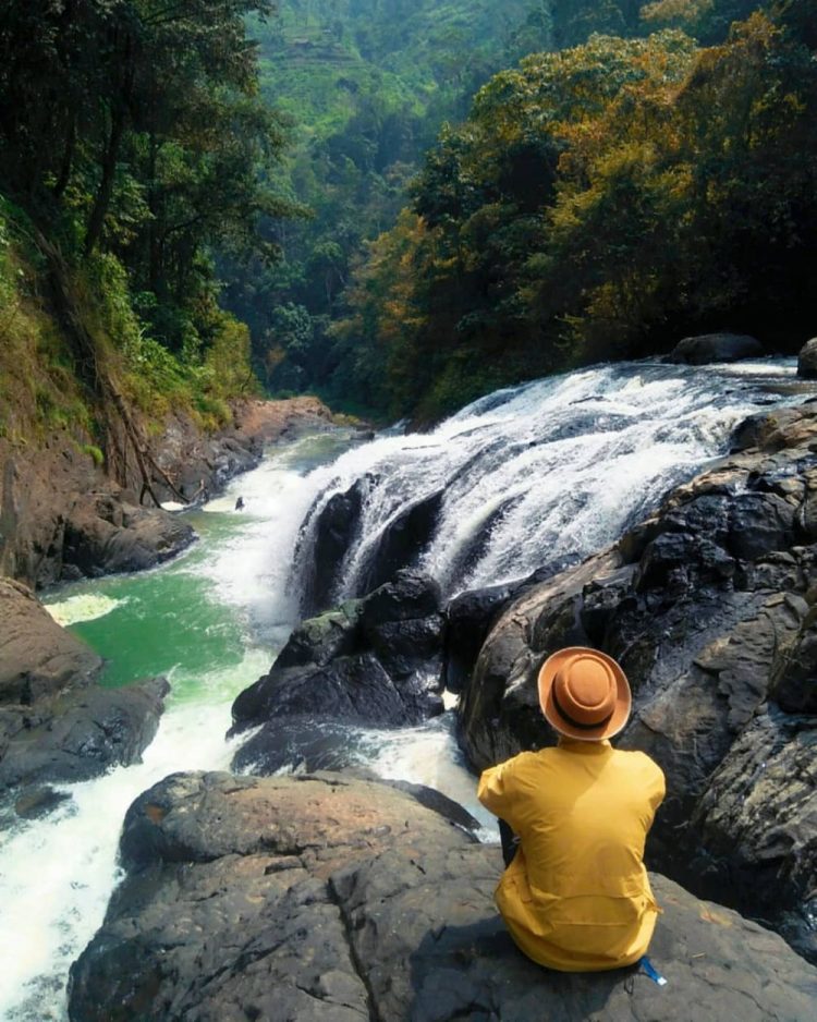 Curug Pameungpeuk via Ig @explorebandungbarat, 1. Curug Tilu Leuwi Opat, 2. Curug Panganten, 3. Curug Panyandaan, 4. Curug Cimahi, 5. Curug Leuwi Kacapi, 6. Curug Cikawari, 7. Curug Katumiri, 8. Curug Layung, 9. Curug Aseupan, 10. Curug Malela, 11. Curug Ngebul, 12. Curug Lalay, 13. Curug Bugbrug, 14. Curug Pameungpeuk, 15. Curug Sumpel, 16. Curug Anom, 17. Curug Halimun Saguling, 18. Curug Cibuluh