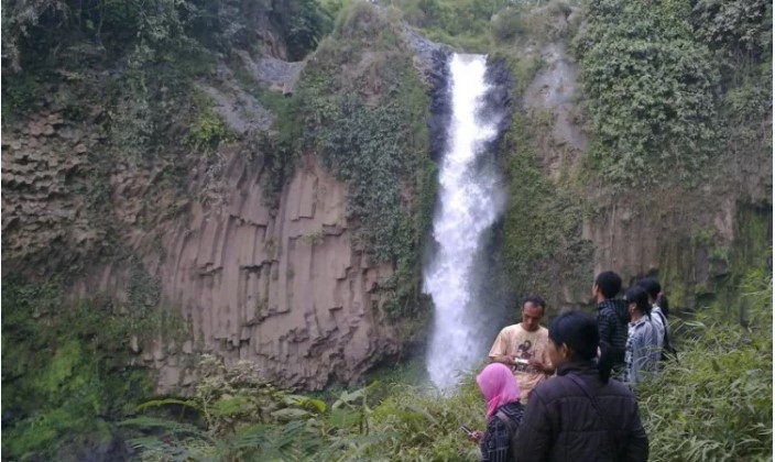 Curug Putri, 1. Curug Putri, 2. Curug Ponggang, 3. Curug Cijalu, 4. Curug Cipurut, 5. Curug Cilamaya, 6. Curug Ciseoh, 7. Curug Tilu Sukasari, 8. Curug Suhada, 9. Curug Cisomang