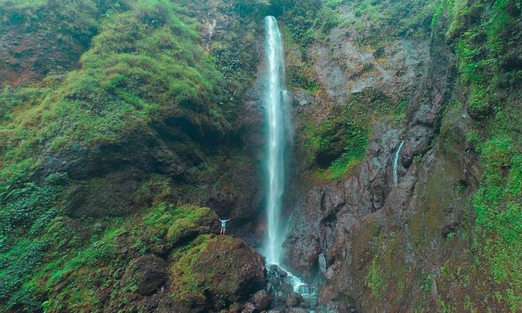 Curug Salawe, 1. Curug Nyogong, 2. Curug Ciharus, 3. Curug Jaga Pati, 4. Curug Cisarua, 5. Curug Arjuna, 6. Curug Cibadak, 7. Curug Sanghyang Taraje, 8. Curug Dengdeng, 9. Curug Cikanay, 10. Curug Salawe, 11. Curug Orok, 12. Curug Rahong, 13. Curug Luhur, 14. Curug Ngaleng, 15. Curug Cihanyawar, 16. Curug Cibitung, 17. Curug Mala, 18. Curug Cibuni Racun, 19. Curug Ermat, 20. Curug Koncrang