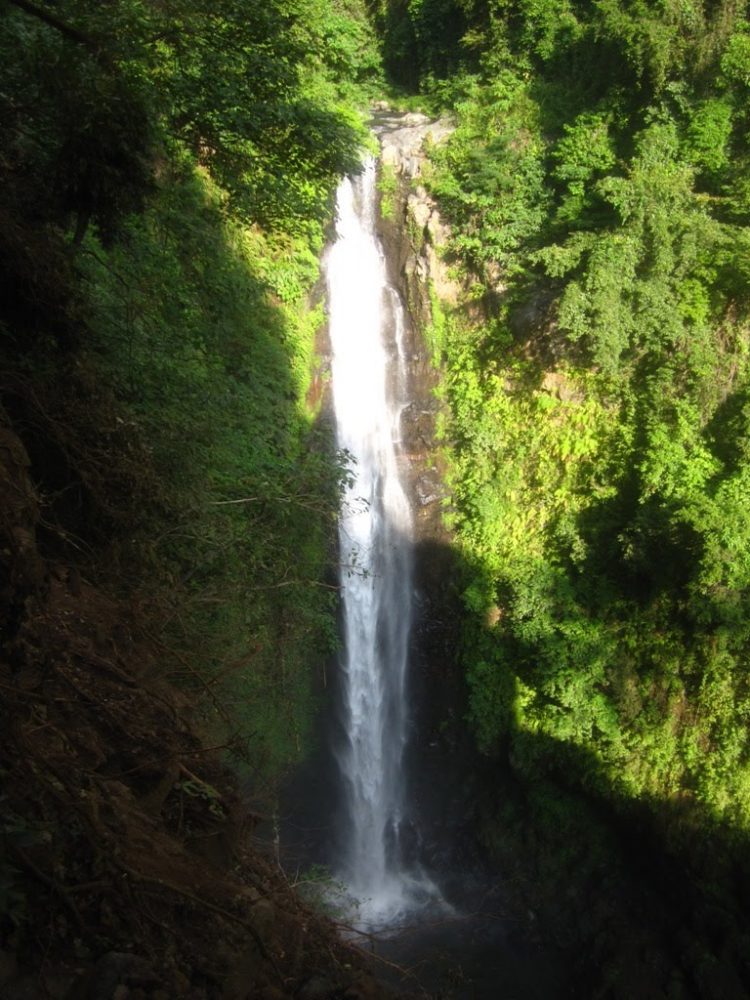 Air Terjun Carat, 1. Air Terjun Aling Aling, 2. Air Terjun Banyumala, 3. Air Terjun Goa Rang Reng, 4. Air Terjun Leke Leke, 5. Air Terjun Tukad Cepung, 6. Air Terjun Tegenungan, 7. Air Terjun Kanto Lampo, 8. Air Terjun Wana Ayu, 9. Air Terjun Nungnung, 10. Air Terjun Sekumpul, 11. Air Terjun Gitgit, 12. Air Terjun Banyu Wana Amertha, 13. Air Terjun Peguyangan, 14. Air Terjun Tibumana, 15. Air Terjun Tembok Barak, 16. Air Terjun Cemara, 17. Air Terjun Jembong, 18. Air Terjun Munduk, 19. Air Terjun Melanting, 20. Air Terjun Dusun Kuning, 21. Air Terjun Kroya, 22. Air Terjun Pantai Melasti, Tanah Lot, 23. Air Terjun Yeh Mempeh, 24. Air Terjun Blemantung, 25. Air Terjun Lemukih, 26.  Air Terjun Carat, 27. Air Terjun Juwuk Manis, 28. Air terjun Bunutin, 29. Air Terjun Colek Pamor, 30. Air terjun Yeh Mampeh