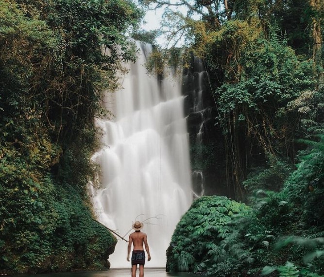 Air Terjun Cemara via IG @oditbanditos, 1. Air Terjun Aling Aling, 2. Air Terjun Banyumala, 3. Air Terjun Goa Rang Reng, 4. Air Terjun Leke Leke, 5. Air Terjun Tukad Cepung, 6. Air Terjun Tegenungan, 7. Air Terjun Kanto Lampo, 8. Air Terjun Wana Ayu, 9. Air Terjun Nungnung, 10. Air Terjun Sekumpul, 11. Air Terjun Gitgit, 12. Air Terjun Banyu Wana Amertha, 13. Air Terjun Peguyangan, 14. Air Terjun Tibumana, 15. Air Terjun Tembok Barak, 16. Air Terjun Cemara, 17. Air Terjun Jembong, 18. Air Terjun Munduk, 19. Air Terjun Melanting, 20. Air Terjun Dusun Kuning, 21. Air Terjun Kroya, 22. Air Terjun Pantai Melasti, Tanah Lot, 23. Air Terjun Yeh Mempeh, 24. Air Terjun Blemantung, 25. Air Terjun Lemukih, 26.  Air Terjun Carat, 27. Air Terjun Juwuk Manis, 28. Air terjun Bunutin, 29. Air Terjun Colek Pamor, 30. Air terjun Yeh Mampeh