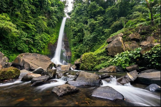 Air Terjun Gitgit by Tony Prince, 1. Air Terjun Aling Aling, 2. Air Terjun Banyumala, 3. Air Terjun Goa Rang Reng, 4. Air Terjun Leke Leke, 5. Air Terjun Tukad Cepung, 6. Air Terjun Tegenungan, 7. Air Terjun Kanto Lampo, 8. Air Terjun Wana Ayu, 9. Air Terjun Nungnung, 10. Air Terjun Sekumpul, 11. Air Terjun Gitgit, 12. Air Terjun Banyu Wana Amertha, 13. Air Terjun Peguyangan, 14. Air Terjun Tibumana, 15. Air Terjun Tembok Barak, 16. Air Terjun Cemara, 17. Air Terjun Jembong, 18. Air Terjun Munduk, 19. Air Terjun Melanting, 20. Air Terjun Dusun Kuning, 21. Air Terjun Kroya, 22. Air Terjun Pantai Melasti, Tanah Lot, 23. Air Terjun Yeh Mempeh, 24. Air Terjun Blemantung, 25. Air Terjun Lemukih, 26.  Air Terjun Carat, 27. Air Terjun Juwuk Manis, 28. Air terjun Bunutin, 29. Air Terjun Colek Pamor, 30. Air terjun Yeh Mampeh