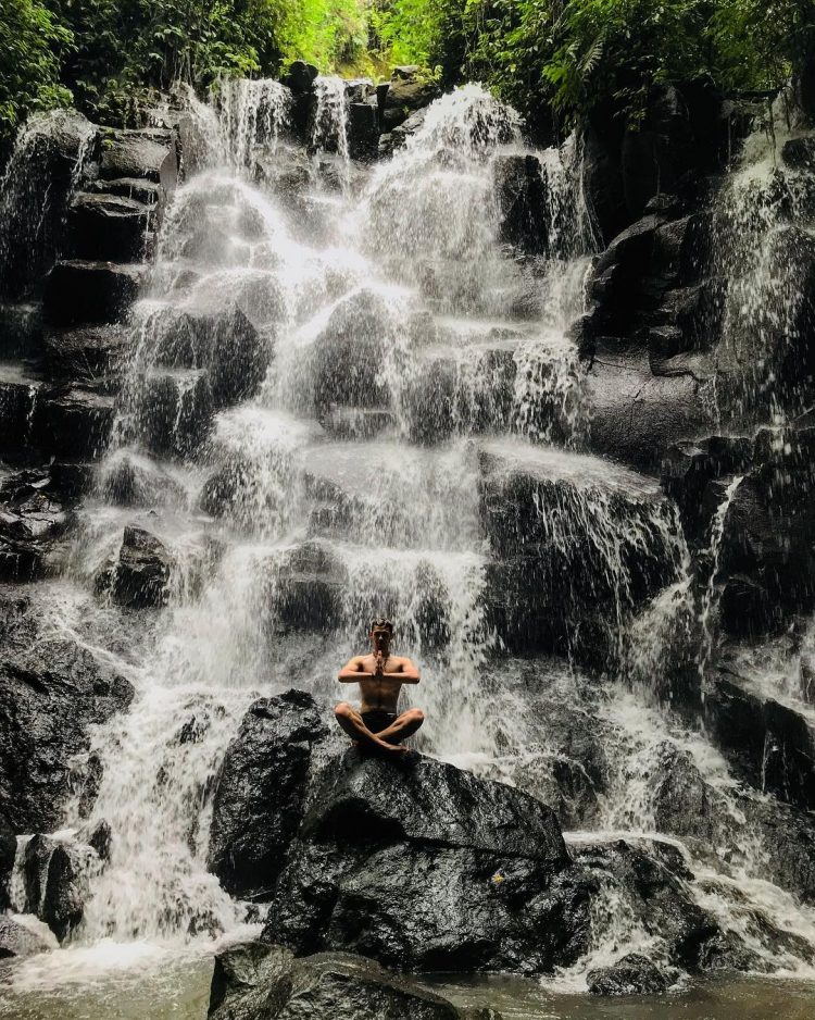 Air Terjun Kanto Lampo via IG @allenwndrlnd, 1. Pura Sakenan, 2. Museum Bali, 3. Taman Budaya Bali, 4. Monumen Bajra Sandhi, 5. Pura Tampak Siring, 6. Tegalalang, 7. D’Tukad River Club, 8. Pasar Seni Ubud, 9. Alas Harum Agrotourism, 10. Bali Strawberry Farm &amp; Restaurant, 11. Rumah Gemuk Bali, 12. Museum dan Galeri Seni Rudana, 13. Patung Bayi, 14. The Blanco Renaissance Museum, 15. Museum ARMA, 16. Museum Seni Neka, 17. Museum Subak, 18. Desa Petulu, 19. Desa Wisata Penglipuran, 20. Desa Coklat Bali, 21. Arung Jeram Sungai Ayung, 22. Pemandian Air Panas Yeh Panes Panatahan, 23. Pemandian Air Panas Angseri, 24. Air Terjun Suwat, 25. Air Terjun Kanto Lampo, 26. Air Terjun Blahmantung, 27. Danau Buyan, 28. Pura Ulun Danu, 29. Goa Gajah, 30. Istana Tampaksiring, 31. Pura Gunung Lebah, 32. Pura Malen, 33. Puri Saren Agung, 34. Pura Taman Saraswati, 35. Pura Tirta Empul, 36. Pura Gunung Kawi, 37. Hidden Canyon Beji Guwang, 38. Taman Kota Ciung Wanara Gianyar, 39. Taman Kota Lumintang, 40. Taman Nusa, 41. Elephant Safari Park, 42. Bali Bird Park, 43. Bali Zoo, 44. Terasering Jatiluwih, 45. Terasering Tegalalang, 46. Bukit Campuhan, 48. Pohon Kayu Putih Desa Bayan, 49. Taman Kupu-kupu, 50. Kebun Raya Bali, 51. The Blooms Garden, 52. Monkey Forest Ubud, 53. Alas Kedaton, 54. Tasta Zoo, 55. Air Terjun Tukad Cepung, 56. Air Terjun Nungnung, 57. Objek Wisata Sangeh, 58. Air Terjun Tegenungan