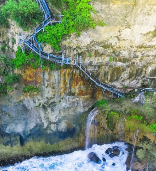 Air Terjun Peguyangan via IG @wearekingingit, 1. Air Terjun Aling Aling, 2. Air Terjun Banyumala, 3. Air Terjun Goa Rang Reng, 4. Air Terjun Leke Leke, 5. Air Terjun Tukad Cepung, 6. Air Terjun Tegenungan, 7. Air Terjun Kanto Lampo, 8. Air Terjun Wana Ayu, 9. Air Terjun Nungnung, 10. Air Terjun Sekumpul, 11. Air Terjun Gitgit, 12. Air Terjun Banyu Wana Amertha, 13. Air Terjun Peguyangan, 14. Air Terjun Tibumana, 15. Air Terjun Tembok Barak, 16. Air Terjun Cemara, 17. Air Terjun Jembong, 18. Air Terjun Munduk, 19. Air Terjun Melanting, 20. Air Terjun Dusun Kuning, 21. Air Terjun Kroya, 22. Air Terjun Pantai Melasti, Tanah Lot, 23. Air Terjun Yeh Mempeh, 24. Air Terjun Blemantung, 25. Air Terjun Lemukih, 26.  Air Terjun Carat, 27. Air Terjun Juwuk Manis, 28. Air terjun Bunutin, 29. Air Terjun Colek Pamor, 30. Air terjun Yeh Mampeh