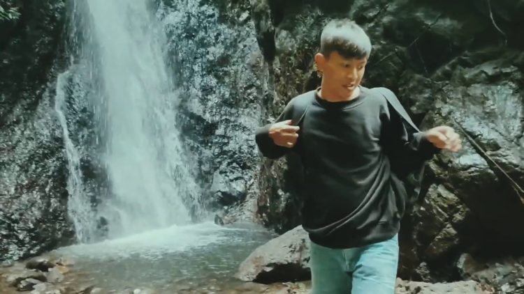 Air Terjun Ringin Jenggot via Youtube, 1. Air Terjun Grojogan Sewu Karanganyar, 2. Air Terjun Jumog, 3. Air Terjun Parang Ijo, 4. Air Terjun Sewawar, 5. Air Terjun Sedinding, 6. Air Terjun Jumog Jati, 7. Air Terjun Jurang Sundo, 8. Grojogan Jurang Jero, 9. Air Terjun Kedung Sriti, 10. AIR TERJUN TELOGO WALI, 10. Air Terjun Dong Aron, 11. Air Terjun Ringin Jenggot