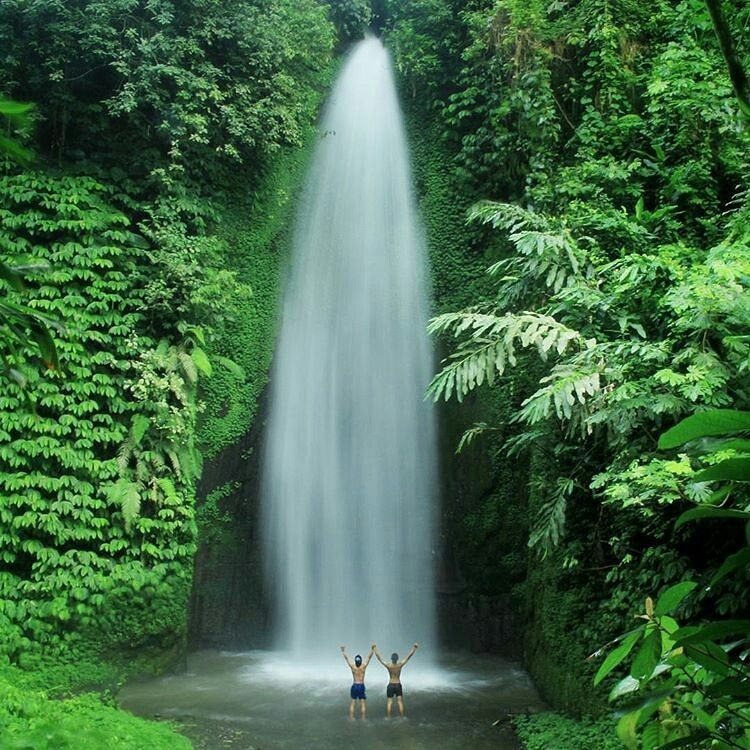 Air terjun Bunutin via Vacationbali999, 1. Air Terjun Aling Aling, 2. Air Terjun Banyumala, 3. Air Terjun Goa Rang Reng, 4. Air Terjun Leke Leke, 5. Air Terjun Tukad Cepung, 6. Air Terjun Tegenungan, 7. Air Terjun Kanto Lampo, 8. Air Terjun Wana Ayu, 9. Air Terjun Nungnung, 10. Air Terjun Sekumpul, 11. Air Terjun Gitgit, 12. Air Terjun Banyu Wana Amertha, 13. Air Terjun Peguyangan, 14. Air Terjun Tibumana, 15. Air Terjun Tembok Barak, 16. Air Terjun Cemara, 17. Air Terjun Jembong, 18. Air Terjun Munduk, 19. Air Terjun Melanting, 20. Air Terjun Dusun Kuning, 21. Air Terjun Kroya, 22. Air Terjun Pantai Melasti, Tanah Lot, 23. Air Terjun Yeh Mempeh, 24. Air Terjun Blemantung, 25. Air Terjun Lemukih, 26.  Air Terjun Carat, 27. Air Terjun Juwuk Manis, 28. Air terjun Bunutin, 29. Air Terjun Colek Pamor, 30. Air terjun Yeh Mampeh