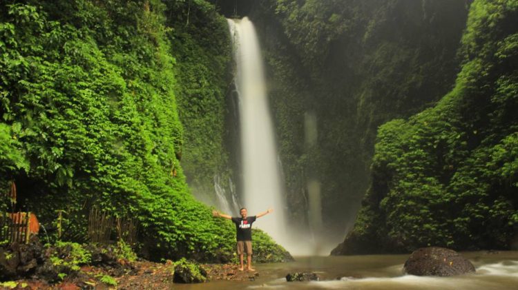 Air terjun Colek Pamor via IG @bagusoka12, 1. Air Terjun Aling Aling, 2. Air Terjun Banyumala, 3. Air Terjun Goa Rang Reng, 4. Air Terjun Leke Leke, 5. Air Terjun Tukad Cepung, 6. Air Terjun Tegenungan, 7. Air Terjun Kanto Lampo, 8. Air Terjun Wana Ayu, 9. Air Terjun Nungnung, 10. Air Terjun Sekumpul, 11. Air Terjun Gitgit, 12. Air Terjun Banyu Wana Amertha, 13. Air Terjun Peguyangan, 14. Air Terjun Tibumana, 15. Air Terjun Tembok Barak, 16. Air Terjun Cemara, 17. Air Terjun Jembong, 18. Air Terjun Munduk, 19. Air Terjun Melanting, 20. Air Terjun Dusun Kuning, 21. Air Terjun Kroya, 22. Air Terjun Pantai Melasti, Tanah Lot, 23. Air Terjun Yeh Mempeh, 24. Air Terjun Blemantung, 25. Air Terjun Lemukih, 26.  Air Terjun Carat, 27. Air Terjun Juwuk Manis, 28. Air terjun Bunutin, 29. Air Terjun Colek Pamor, 30. Air terjun Yeh Mampeh