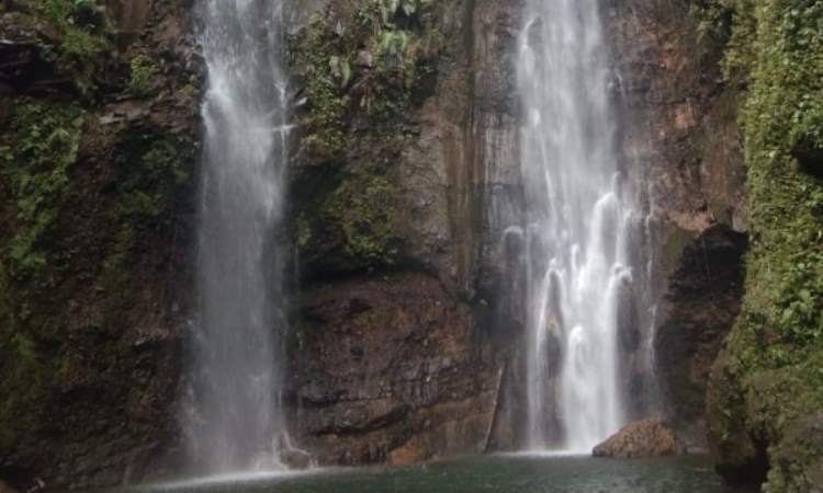 Curug Arjuna via Ig @iam_mohamad16, 1. Curug Badak, 2. Curug Agung Galunggung, 3. Curug Ciparay, 4. Curug Dengdeng, 5. Curug Cimedang, 6. Curug Sawer, 7. Curug Batu Blek, 8. Curug Cimanintin, 9. Curug Batu Mahpar, 10. Curug Putih, 11. Curug Cileutak, 12. Curug Koja, 13. Curug Gado Bangkong, 14. Curug Cihanjung, 15. Curug Arjuna, 16. Curug Wayang Tasikmalaya, 17. Curug Amoh, 18. Curug Ti’ah (Landeuh), 19. Curug Cinunjang, 20. Curug Paseh, 21. Curug Cipinaha, 22. Curug Ciwatin, 23. Curug Bunar, 24. Curug Tonjong, 25. Curug Gedus, 26. Curug Patapaan, 27. Curug Gegebos, 28. Curug Teureup, 29. Curug Entep
