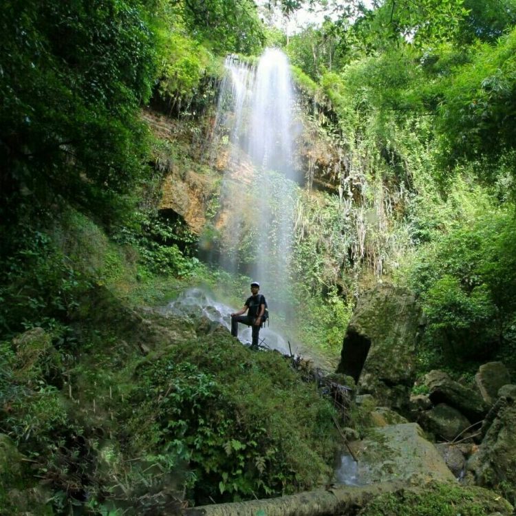 Curug Cinunjang via Ngabolangngabolang.blogspotcom, 1. Curug Badak, 2. Curug Agung Galunggung, 3. Curug Ciparay, 4. Curug Dengdeng, 5. Curug Cimedang, 6. Curug Sawer, 7. Curug Batu Blek, 8. Curug Cimanintin, 9. Curug Batu Mahpar, 10. Curug Putih, 11. Curug Cileutak, 12. Curug Koja, 13. Curug Gado Bangkong, 14. Curug Cihanjung, 15. Curug Arjuna, 16. Curug Wayang Tasikmalaya, 17. Curug Amoh, 18. Curug Ti’ah (Landeuh), 19. Curug Cinunjang, 20. Curug Paseh, 21. Curug Cipinaha, 22. Curug Ciwatin, 23. Curug Bunar, 24. Curug Tonjong, 25. Curug Gedus, 26. Curug Patapaan, 27. Curug Gegebos, 28. Curug Teureup, 29. Curug Entep