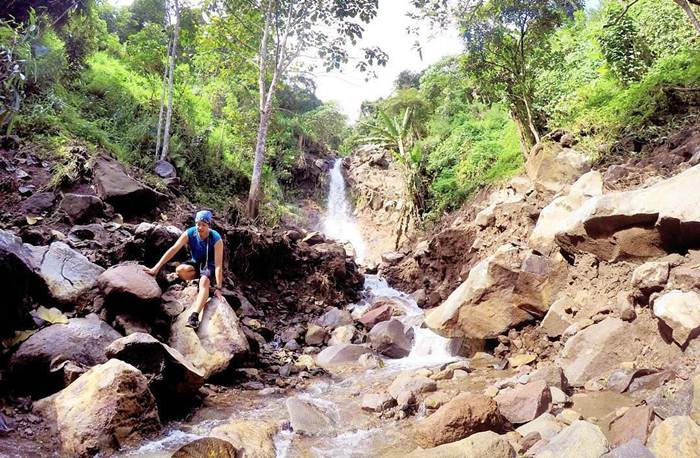 Curug Cibunar viaIG @abuchaerudin, 1. Curug Landung, 2. Curug Cikahuripan Kuningan, 3. Curug Putri Palutungan, 4. Curug Ngelay Kuningan, 5. Curug Sidomba, 6. Curug Cisurian Kuningan, 7. Curug Payung Palutungan, 8. Curug Winujati, 9. Curug Bangkong, 10. Curug Cilengkrang Kuningan, 11. Curug Nyandung, 12. Curug Cigalagah, 13. Curug Gongseng, 14. Curug Paranje, 15. Curug Cibuntu, 16. Curug Sagarahiang, 17. Curug Luhur Kuningan, 18. Curug Parakan Panjang, 19. Curug Cibunar, 20. Curug Lebak Jeruk