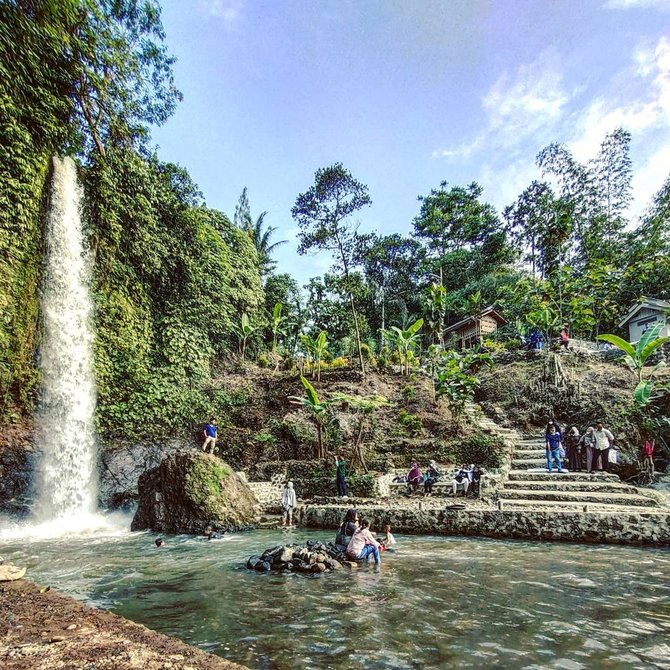 Curug Cigetruk via IG @CurugCigetruk, 1. Curug Cigetruk, 2. Curug Sawer, 3. Curug Putri Palatungan, 4. Curug Cipeuteuy, 5. Curug Landung, 6. Curug Tapak Kuda, 7. Curug Sabuk, 8. Curug Sidomba