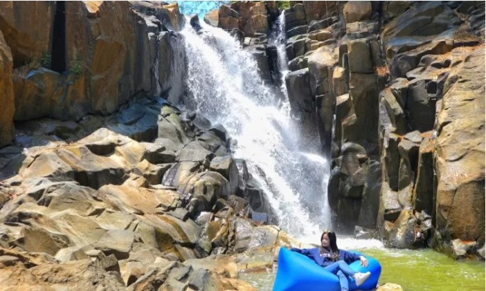 Curug Cilutung via Trapelin, 1. Jembar Waterpark, 2. Perkebunan Teh Cipasung, 3. Goa Lalay, 4. Curug Muara Jaya, 5. Curug Sawer, 6. Talaga Herang, 7. Wisata Paralayang Gunung Panten, 8. Taman Wisata Bukit Alam Hejo, 9. Curug Tonjong, 10. Curug Cipeuteuy, 11. Air terjun Cibali, 12. Agro Batu Luhur, 13. Taman Buana Marga Majalengka (Taman Dinosaurus), 14. Situ Sangiang dan Makam Sunan Parung, 15. Pendakian Gunung Ciremai, 16. Curug Sempong, 17. Curug Awul, 18. Situ Cipanten, 19. Curug Campaga, 20. Curug Cipeureus, 21. Curug Puntang, 22. Panorama Cikebo, 23. Panorama Lemah Putih, 24. Situ Cikuda, 25. Bukit Panyaweuyan Argapura, 26. Wisata Situ Cipadung Desa Pajajar, 27. Wisata Cadas Gantung, 28. Air Terjun Embun Pelangi, 29. Air Terjun Cilutung, 30. Situ Janawi, 31. Taman Nasional Sadarehe, 32. Museum Talaga Manggung, 33. Rumah Adat Panjalin, 34. Gunung Cakrabuana, 35. Telaga di Petilasan Prabu Siliwangi, 36. Curug Ciwanda, 37. Curug Situhiang, 38. Taman Wisata Linggarjati, 39. Air Terjun Baligo, 40. Telaga Nila, 41. Kolam Renang Balong Sang Raja, 42. Gunung Batu Tilu, 43. Bukit Mercury Sayang Kaak, 44. Bendungan Raksasa Rentang, 45. Terasering Sawah Nangklak, 46. Gunung Ciwaru, 47. Puncak Sawiyah, 48. Ciboer Pass, 49. Curug Kapak Kuda, 50. Water Boom Tirta Indah, 51. Water Boom Rajawali ( Surya ), 52. Water Boom Tohaga, 53. Taman Ikan Bunderan , 54. Situ Batu di Desa Malausma, 55. Durian Sinapeul