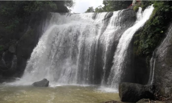 Curug Cileutak via Google Maps Angga Dian, 1. Curug Badak, 2. Curug Agung Galunggung, 3. Curug Ciparay, 4. Curug Dengdeng, 5. Curug Cimedang, 6. Curug Sawer, 7. Curug Batu Blek, 8. Curug Cimanintin, 9. Curug Batu Mahpar, 10. Curug Putih, 11. Curug Cileutak, 12. Curug Koja, 13. Curug Gado Bangkong, 14. Curug Cihanjung, 15. Curug Arjuna, 16. Curug Wayang Tasikmalaya, 17. Curug Amoh, 18. Curug Ti’ah (Landeuh), 19. Curug Cinunjang, 20. Curug Paseh, 21. Curug Cipinaha, 22. Curug Ciwatin, 23. Curug Bunar, 24. Curug Tonjong, 25. Curug Gedus, 26. Curug Patapaan, 27. Curug Gegebos, 28. Curug Teureup, 29. Curug Entep