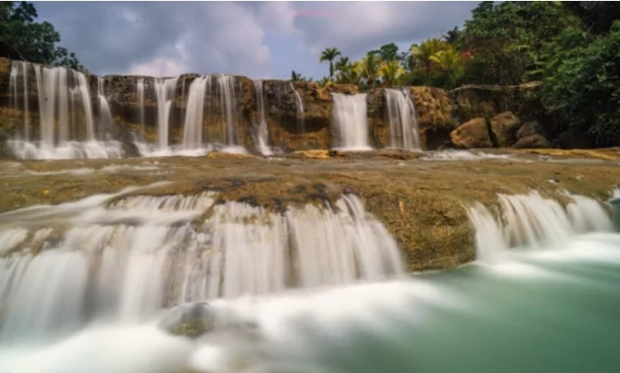 Curug Dengdeng via Google Mapso Jose Hamra, 1. Curug Badak, 2. Curug Agung Galunggung, 3. Curug Ciparay, 4. Curug Dengdeng, 5. Curug Cimedang, 6. Curug Sawer, 7. Curug Batu Blek, 8. Curug Cimanintin, 9. Curug Batu Mahpar, 10. Curug Putih, 11. Curug Cileutak, 12. Curug Koja, 13. Curug Gado Bangkong, 14. Curug Cihanjung, 15. Curug Arjuna, 16. Curug Wayang Tasikmalaya, 17. Curug Amoh, 18. Curug Ti’ah (Landeuh), 19. Curug Cinunjang, 20. Curug Paseh, 21. Curug Cipinaha, 22. Curug Ciwatin, 23. Curug Bunar, 24. Curug Tonjong, 25. Curug Gedus, 26. Curug Patapaan, 27. Curug Gegebos, 28. Curug Teureup, 29. Curug Entep