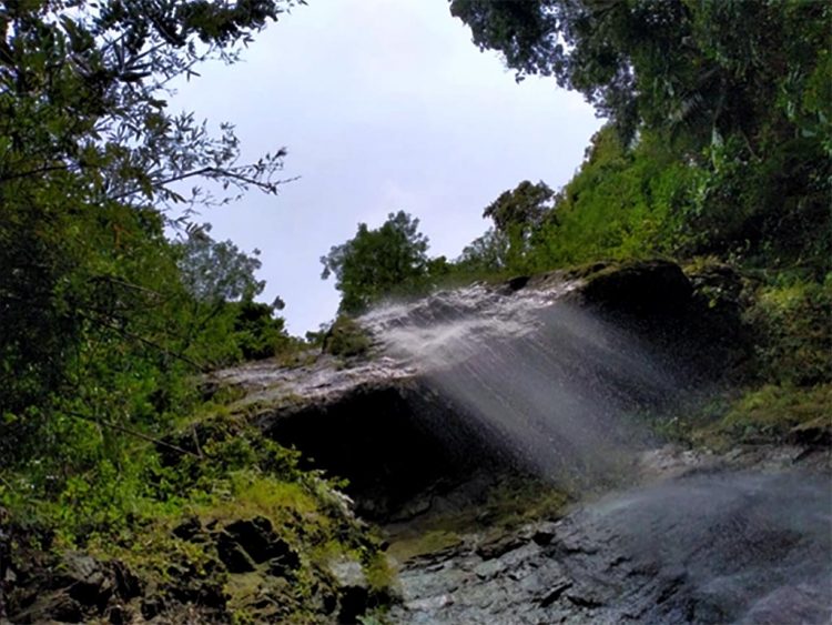 Curug Giriwangi Cilacap via Tagar, 1. Curug Cimandaway, 2. Curug Mandala, 3. Air Terjun Curug Bandung, 4. Curug Citepus Cilacap, 5. Curug dan Pemandian Air Panas Cipari, 6. Curug Penampen, 6. Curug Cigombong Cilacap, 7. Curug Rahayu, 8. Curug Giriwangi Cilacap, 9. Curug Panganten Karangpucung Cilacap, 10. Curug Nikhram, 11. Curug Cibekong, 12. Curug Ciprut, 13. Curug Tunggul Naga jambusari, 14. Curug Taman Desa Ciruyung
