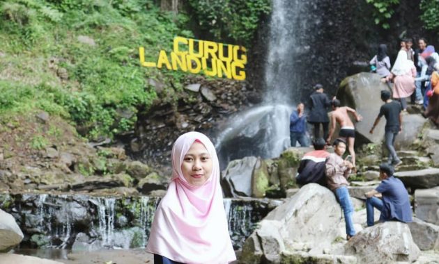Curug Landung, 1. Curug Cigetruk, 2. Curug Sawer, 3. Curug Putri Palatungan, 4. Curug Cipeuteuy, 5. Curug Landung, 6. Curug Tapak Kuda, 7. Curug Sabuk, 8. Curug Sidomba