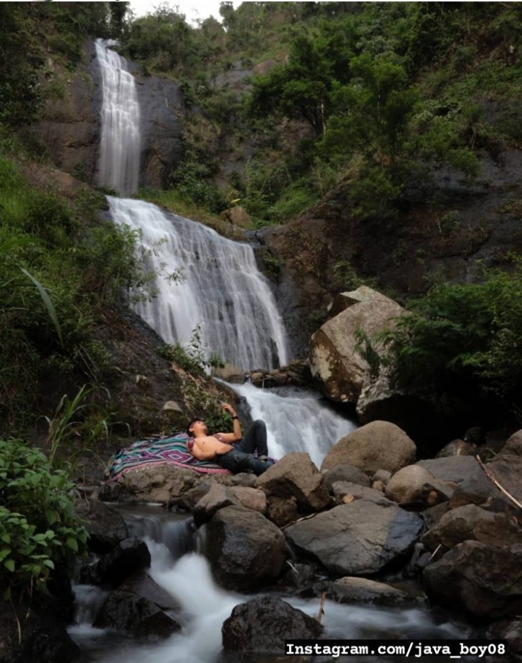 Curug Luhur Kuningan via IG @java_boy08, 1. Curug Landung, 2. Curug Cikahuripan Kuningan, 3. Curug Putri Palutungan, 4. Curug Ngelay Kuningan, 5. Curug Sidomba, 6. Curug Cisurian Kuningan, 7. Curug Payung Palutungan, 8. Curug Winujati, 9. Curug Bangkong, 10. Curug Cilengkrang Kuningan, 11. Curug Nyandung, 12. Curug Cigalagah, 13. Curug Gongseng, 14. Curug Paranje, 15. Curug Cibuntu, 16. Curug Sagarahiang, 17. Curug Luhur Kuningan, 18. Curug Parakan Panjang, 19. Curug Cibunar, 20. Curug Lebak Jeruk