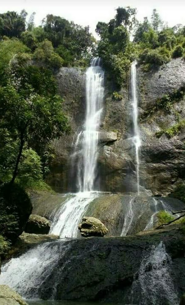 Curug Ngelay Kuningan Foto by Angga Wijaya, 1. Curug Landung, 2. Curug Cikahuripan Kuningan, 3. Curug Putri Palutungan, 4. Curug Ngelay Kuningan, 5. Curug Sidomba, 6. Curug Cisurian Kuningan, 7. Curug Payung Palutungan, 8. Curug Winujati, 9. Curug Bangkong, 10. Curug Cilengkrang Kuningan, 11. Curug Nyandung, 12. Curug Cigalagah, 13. Curug Gongseng, 14. Curug Paranje, 15. Curug Cibuntu, 16. Curug Sagarahiang, 17. Curug Luhur Kuningan, 18. Curug Parakan Panjang, 19. Curug Cibunar, 20. Curug Lebak Jeruk