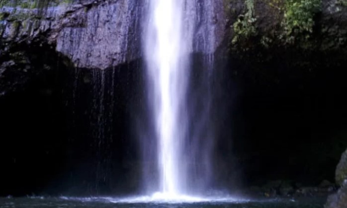 Curug Putih via Google Maps Lutfi Kiki Fuad, 1. Curug Badak, 2. Curug Agung Galunggung, 3. Curug Ciparay, 4. Curug Dengdeng, 5. Curug Cimedang, 6. Curug Sawer, 7. Curug Batu Blek, 8. Curug Cimanintin, 9. Curug Batu Mahpar, 10. Curug Putih, 11. Curug Cileutak, 12. Curug Koja, 13. Curug Gado Bangkong, 14. Curug Cihanjung, 15. Curug Arjuna, 16. Curug Wayang Tasikmalaya, 17. Curug Amoh, 18. Curug Ti’ah (Landeuh), 19. Curug Cinunjang, 20. Curug Paseh, 21. Curug Cipinaha, 22. Curug Ciwatin, 23. Curug Bunar, 24. Curug Tonjong, 25. Curug Gedus, 26. Curug Patapaan, 27. Curug Gegebos, 28. Curug Teureup, 29. Curug Entep