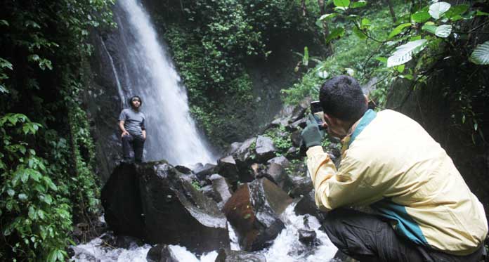 Curug Sabuk via Radar Kuningan - curug di Cirebon, 1. Curug Cigetruk, 2. Curug Sawer, 3. Curug Putri Palatungan, 4. Curug Cipeuteuy, 5. Curug Landung, 6. Curug Tapak Kuda, 7. Curug Sabuk, 8. Curug Sidomba
