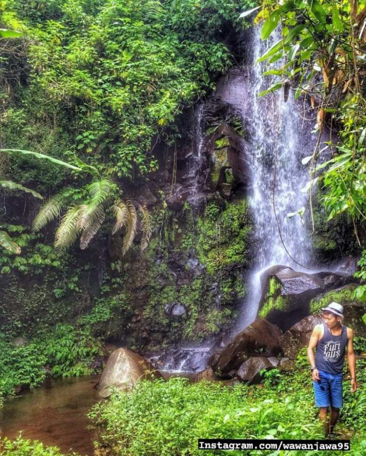 Curug Sagarahiang via IG @wawanjawa95, 1. Curug Landung, 2. Curug Cikahuripan Kuningan, 3. Curug Putri Palutungan, 4. Curug Ngelay Kuningan, 5. Curug Sidomba, 6. Curug Cisurian Kuningan, 7. Curug Payung Palutungan, 8. Curug Winujati, 9. Curug Bangkong, 10. Curug Cilengkrang Kuningan, 11. Curug Nyandung, 12. Curug Cigalagah, 13. Curug Gongseng, 14. Curug Paranje, 15. Curug Cibuntu, 16. Curug Sagarahiang, 17. Curug Luhur Kuningan, 18. Curug Parakan Panjang, 19. Curug Cibunar, 20. Curug Lebak Jeruk