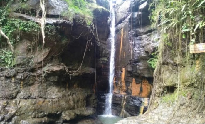 Curug Sempong via SS, 1. Jembar Waterpark, 2. Perkebunan Teh Cipasung, 3. Goa Lalay, 4. Curug Muara Jaya, 5. Curug Sawer, 6. Talaga Herang, 7. Wisata Paralayang Gunung Panten, 8. Taman Wisata Bukit Alam Hejo, 9. Curug Tonjong, 10. Curug Cipeuteuy, 11. Air terjun Cibali, 12. Agro Batu Luhur, 13. Taman Buana Marga Majalengka (Taman Dinosaurus), 14. Situ Sangiang dan Makam Sunan Parung, 15. Pendakian Gunung Ciremai, 16. Curug Sempong, 17. Curug Awul, 18. Situ Cipanten, 19. Curug Campaga, 20. Curug Cipeureus, 21. Curug Puntang, 22. Panorama Cikebo, 23. Panorama Lemah Putih, 24. Situ Cikuda, 25. Bukit Panyaweuyan Argapura, 26. Wisata Situ Cipadung Desa Pajajar, 27. Wisata Cadas Gantung, 28. Air Terjun Embun Pelangi, 29. Air Terjun Cilutung, 30. Situ Janawi, 31. Taman Nasional Sadarehe, 32. Museum Talaga Manggung, 33. Rumah Adat Panjalin, 34. Gunung Cakrabuana, 35. Telaga di Petilasan Prabu Siliwangi, 36. Curug Ciwanda, 37. Curug Situhiang, 38. Taman Wisata Linggarjati, 39. Air Terjun Baligo, 40. Telaga Nila, 41. Kolam Renang Balong Sang Raja, 42. Gunung Batu Tilu, 43. Bukit Mercury Sayang Kaak, 44. Bendungan Raksasa Rentang, 45. Terasering Sawah Nangklak, 46. Gunung Ciwaru, 47. Puncak Sawiyah, 48. Ciboer Pass, 49. Curug Kapak Kuda, 50. Water Boom Tirta Indah, 51. Water Boom Rajawali ( Surya ), 52. Water Boom Tohaga, 53. Taman Ikan Bunderan , 54. Situ Batu di Desa Malausma, 55. Durian Sinapeul