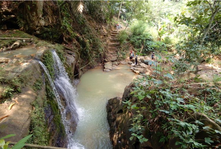 Curug Sodong via Bersepedahan.wordpresscom, 1. Curug Cipamingkis, 2. Curug Country, 3. Curug Cibeureum, 4. Curug Arca, 5. Curug Ciherang, 6. Curug Citiis, 7. Wisata Pemandian &amp; Curug Sodong, 8. Wisata Situ Rawa Gede, 9. Wisata Jonggol Garden, 10. Kampoeng Sunda Siliwangi Desa Wisata, 11. Wisata Heaven Memorial Park
