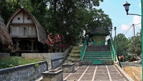 Kampoeng Sunda Siliwangi Desa Wisata - 11 Objek Wisata &amp; Curug di Jonggol Bogor Terhits, wajib Dikunjungi, 1. Curug Cipamingkis, 2. Curug Country, 3. Curug Cibeureum, 4. Curug Arca, 5. Curug Ciherang, 6. Curug Citiis, 7. Wisata Pemandian &amp; Curug Sodong, 8. Wisata Situ Rawa Gede, 9. Wisata Jonggol Garden, 10. Kampoeng Sunda Siliwangi Desa Wisata, 11. Wisata Heaven Memorial Park