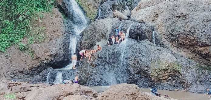Wisata Alam Curug Luhur Pangandaran