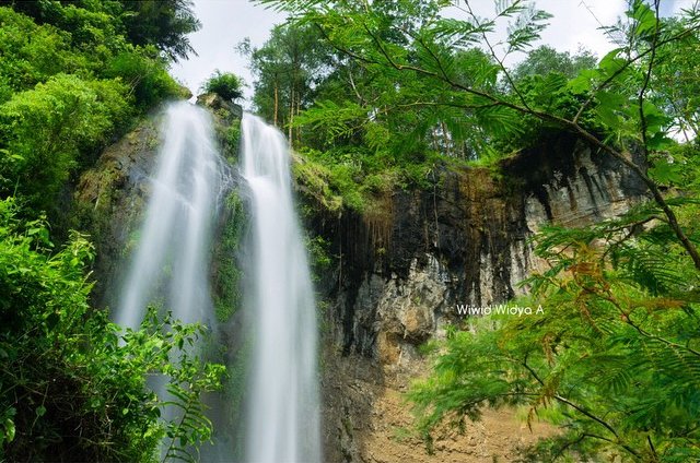 Air Terjun Sikebut Foto by Wiwid Widya - 16 Air Terjun di Kebumen Terbaik &amp; Paling Hits, Lokasi Curug, Tiket, 1. Curug Wringin, 2. Curug Gemawang, 3. Curug Leses, 4. Curug Sudimoro, 5. Curug Silangit, 6. Grojogan Kuang, 7. Curug Kedungwuni, 8. Curug Sawangan, 9. Curug Kedondong, 10. Curug Karang Gemantung , 11. Air Terjun Kalicurug, 12. Air Terjun Sindaro Kebumen, 13. Curug Domas Kebumen, 14. Curug Pandansari, 15. Air Terjun Silancur, 16. Air Terjun Sikebut