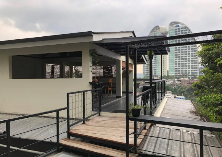 Area Restoran, 1. Mari Mulai dari Sayana Bed &amp; Breakfast, Oase Homey di Tengah Keramaian Bandung , 2. Sisco Bed and Breakfast, “Rumah Kedua” yang Nggak Jauh dari Beberapa Kampus Populer di Bandung, 3. Untuk Akomodasi Hemat di Sekitar Sukajadi, Magnolia Bed &amp; Breakfast Siap Menjamu Kalian dengan Keramahan ala Rumah Sendiri, 4. Rasakan Serunya Punya “Rumah Sendiri” di Kawasan Dago Atas dengan Menginap di Rumah Kiboku Bed &amp; Breakfast, 5. Sedangkan Jika Ingin Merasakan “Punya Rumah Sendiri” di Sekitar Lembang, Rose Chamber Bed &amp; Breakfast Layak Untuk Dijamahi, 6.Summerbird Bed and Brasserie, B&amp;B Konsep Baru yang Keren dan Instagramable Banget! 