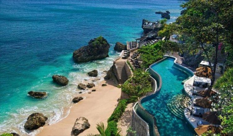 Ayana Spa &amp; Resort Bali via Agoda, 1. Mulia Resort Nusa Dua, Hotel Mewah dengan Dua Kapel Romantis di Tepi Pantai Nusa Dua, 2. Selebrity Hong Kong, Sharon Chan dan Pasangannya, Memilih Conrad Bali Sebagai Venue Wedding dan Bulan Madu Mereka , 3. Villa Bayuh Sabbha, Pernah Menjadi Saksi Janji Suci Antara Tamara Bleszynski dan Mike Lewis, 4. Mari Beralih ke Ayana Spa &amp; Resort Bali, Tempat Franda dan Samuel Zylgwyn Mengikat Janji, 5. Dan Tentu Saja Jangan Lupakan Alila Villas Soori, Tempatnya Raffi Ahmad dan Nagita Slavina Menggelar Private Party di Bali
