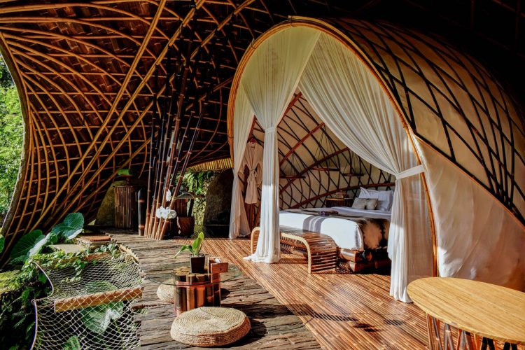 Bambu Indah Hotel, Hotel Bernuansa Lingkungan yang Punya Banyak Kamar Tematik Keren, 1. Centra Taum Resort Seminyak Bali, 2. Hotel Puri Tempo Doeloe , 3. FRii Bali Echo Beach Hotel, 4. Bambu Indah Hotel , 5. Balquisse Heritage Hotel 