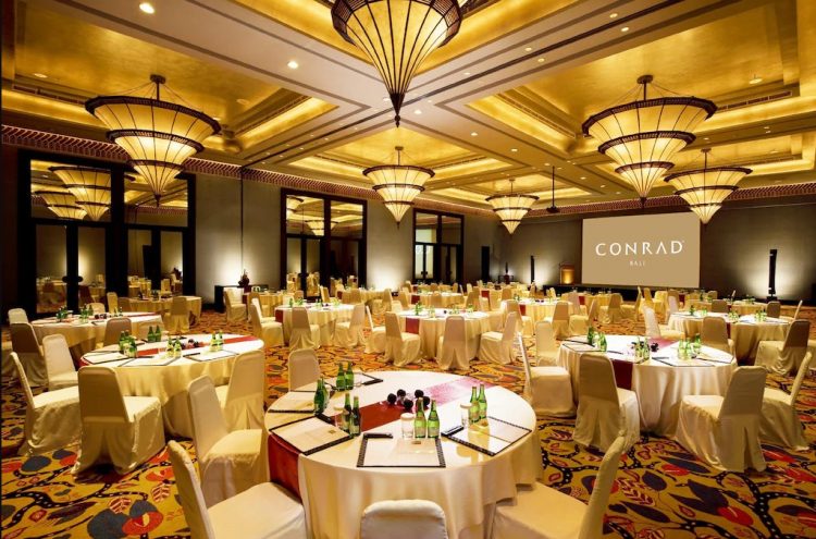 Ballroom, 1. Mulia Resort Nusa Dua, Hotel Mewah dengan Dua Kapel Romantis di Tepi Pantai Nusa Dua, 2. Selebrity Hong Kong, Sharon Chan dan Pasangannya, Memilih Conrad Bali Sebagai Venue Wedding dan Bulan Madu Mereka , 3. Villa Bayuh Sabbha, Pernah Menjadi Saksi Janji Suci Antara Tamara Bleszynski dan Mike Lewis, 4. Mari Beralih ke Ayana Spa &amp; Resort Bali, Tempat Franda dan Samuel Zylgwyn Mengikat Janji, 5. Dan Tentu Saja Jangan Lupakan Alila Villas Soori, Tempatnya Raffi Ahmad dan Nagita Slavina Menggelar Private Party di Bali