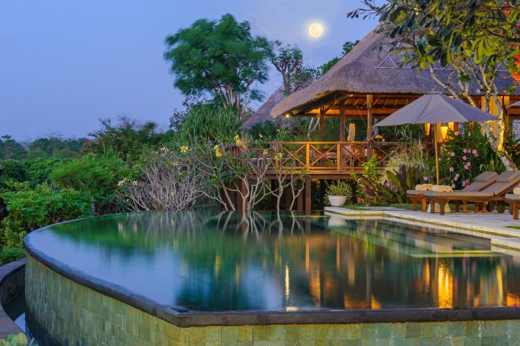 Bayuh Sabbha poolside bale Malam hari, 1. Mulia Resort Nusa Dua, Hotel Mewah dengan Dua Kapel Romantis di Tepi Pantai Nusa Dua, 2. Selebrity Hong Kong, Sharon Chan dan Pasangannya, Memilih Conrad Bali Sebagai Venue Wedding dan Bulan Madu Mereka , 3. Villa Bayuh Sabbha, Pernah Menjadi Saksi Janji Suci Antara Tamara Bleszynski dan Mike Lewis, 4. Mari Beralih ke Ayana Spa &amp; Resort Bali, Tempat Franda dan Samuel Zylgwyn Mengikat Janji, 5. Dan Tentu Saja Jangan Lupakan Alila Villas Soori, Tempatnya Raffi Ahmad dan Nagita Slavina Menggelar Private Party di Bali