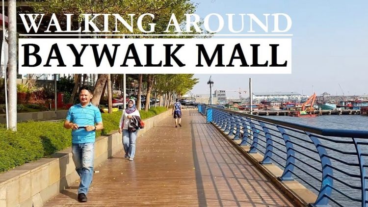Baywalk Mall via Youtube - Ide Liburan Seru di Jakarta, 1. Mari mulai dari yang gratisan, yaitu mengikuti tour keliling Jakarta secara gratis!, 2. Mencari harta karun di berbagai pasar di Jakarta, 3. Jika sudah bosan melihat ‘Indonesia’ dari kereta gantung, saatnya menambah wawasan dengan mengunjungi berbagai museum di Taman Mini Indonesia Indah (TMII), 4. Menghabiskan waktu menanti senja di Waduk Pluit. Kalian akan takjub melihat tempat ini sekarang!, 5. Lepaskan penatmu dengan menghirup udara segar di berbagai taman kota yang semakin cantik saja, 6. Lihat Sisi Lain Kota Jakarta dengan Menyusuri Berbagai Kampung Deret-nya yang Keren, 7. Atau Kalian Bisa Melihat Sisi Lain Kota Jakarta Melalui Kampung Percontohan Banjarsari, 8. Mengelilingi Jakarta dengan menggunakan Trans Jakarta a.k.a busway, 9. Atau, Cobalah Melihat Jalanan Jakarta dari Sudut Pandang yang Berbeda. Misalnya Saja Dari Tingkat 2 Bus Tingkat Jakarta City Tour Bus, 10. Kalian Mungkin Tahu Jika Kepulauan Seribu Termasuk dalam Wilayah Jakarta. Tapi, Sudah Pernah Kesana Belum?, 11. Bersenang-senang di car free day: bersepeda, main sepatu roda, atau sekedar ngecengin mereka yang tengah beraktifitas di car free day, 12. Saat Monas Dirasa Sudah Terlalu Imut Untuk Menikmati Jakarta di Ketinggian, Saatnya Untuk Main ke SKYE. Kalian Dapat Melihat Seperti Apa Jakarta dari Ketinggian ±230 Meter!, 13. Jika Udara Jakarta Terlalu Panas Untuk Kalian, Dinginkan Tubuh dengan Menggila di Berbagai Waterboom yang Ada di Berbagai Pelosok Jakarta, 14. Melihat Serunya Air Mancur Menari di Baywalk, Sambil Menikmati Pemandangan Jakarta’s Waterfront, 15. Buktikan Kalimat “Nenek Moyangku Seorang Pelaut” dengan Melihat Langsung Kesibukan di Pelabuhan Sunda Kelapa, 16. Berburu Jejak Rumah Artis di Kawasan Pondok Indah, 17. Akhiri Hari Dengan Mencicipi Es Krim Tertua di Jakarta