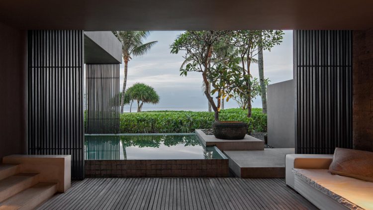 Beach Pool Villa, 1. Mulia Resort Nusa Dua, Hotel Mewah dengan Dua Kapel Romantis di Tepi Pantai Nusa Dua, 2. Selebrity Hong Kong, Sharon Chan dan Pasangannya, Memilih Conrad Bali Sebagai Venue Wedding dan Bulan Madu Mereka , 3. Villa Bayuh Sabbha, Pernah Menjadi Saksi Janji Suci Antara Tamara Bleszynski dan Mike Lewis, 4. Mari Beralih ke Ayana Spa &amp; Resort Bali, Tempat Franda dan Samuel Zylgwyn Mengikat Janji, 5. Dan Tentu Saja Jangan Lupakan Alila Villas Soori, Tempatnya Raffi Ahmad dan Nagita Slavina Menggelar Private Party di Bali