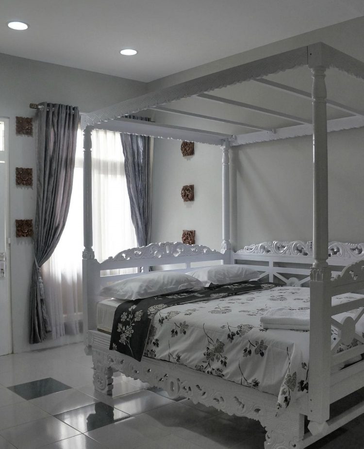 Black Rose, 1. Mari Mulai dari Sayana Bed &amp; Breakfast, Oase Homey di Tengah Keramaian Bandung , 2. Sisco Bed and Breakfast, “Rumah Kedua” yang Nggak Jauh dari Beberapa Kampus Populer di Bandung, 3. Untuk Akomodasi Hemat di Sekitar Sukajadi, Magnolia Bed &amp; Breakfast Siap Menjamu Kalian dengan Keramahan ala Rumah Sendiri, 4. Rasakan Serunya Punya “Rumah Sendiri” di Kawasan Dago Atas dengan Menginap di Rumah Kiboku Bed &amp; Breakfast, 5. Sedangkan Jika Ingin Merasakan “Punya Rumah Sendiri” di Sekitar Lembang, Rose Chamber Bed &amp; Breakfast Layak Untuk Dijamahi, 6.Summerbird Bed and Brasserie, B&amp;B Konsep Baru yang Keren dan Instagramable Banget! 