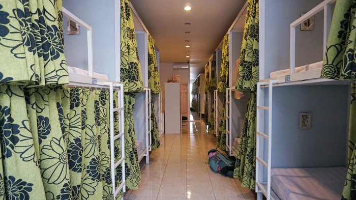 Nggak Perlu Jauh-jauh ke Jepang, di Malang Juga Ada Hotel Kapsul Keren Untuk Dicoba: Butik Capsule Hotel, 1. The Batu Villas, 2. Butik Capsule Hotel, 3. Hasanah Suhat, 4. El Hotel Malang, 5. Kertanegara Premium Guest House, 6. Merbabu Guest House, 7. Solaris Hotel Malang, 8. HARRIS Hotel & Convention Malang, 9. Lux Tychi Hotel Malang , 10. The 101 Malang OJ, 11. The Balava, 12. Grand Cakra Hotel Malang