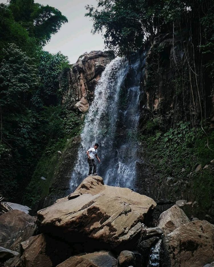 Curug Lawang Kori via IG @angmkrf_, 1. Air Terjun Sekar Langit, 2. Curug Silawe, 3. Air Terjun Sikencling, 4. Air Terjun Grenjengan Kembar, 5. Air Terjun Goa Slandak, 6. Air Terjun Sumuran, 7. Air Terjun Kedung Kayang, 8. Curug Gleyor, 9. Grojogan Kapuhan, 10. Air Terjun Ngesong, 11. Curug Watu Ploso, 12. Curug Lawang Kori, 13. Curug Sigetik, 14. Curug Bujet, 15. Air Terjun Sigong, 16. Kedung Sembrani, 17. Wisata Alam Curug Delimas, 18. Curug Lawe, 19. Curug Winong