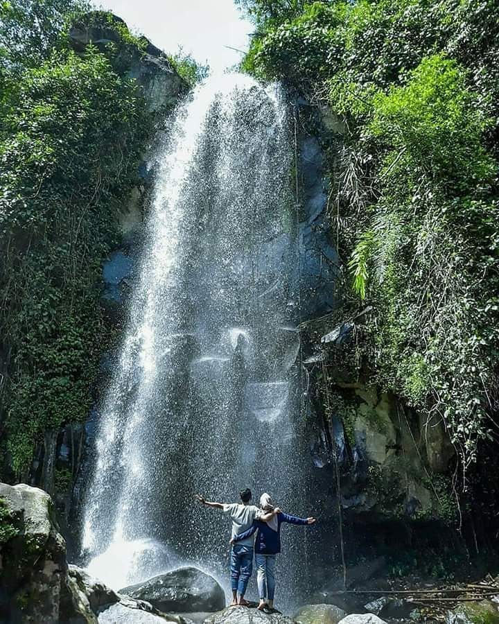 Curug Lawe via IG @wisata_magelang, 1. Air Terjun Sekar Langit, 2. Curug Silawe, 3. Air Terjun Sikencling, 4. Air Terjun Grenjengan Kembar, 5. Air Terjun Goa Slandak, 6. Air Terjun Sumuran, 7. Air Terjun Kedung Kayang, 8. Curug Gleyor, 9. Grojogan Kapuhan, 10. Air Terjun Ngesong, 11. Curug Watu Ploso, 12. Curug Lawang Kori, 13. Curug Sigetik, 14. Curug Bujet, 15. Air Terjun Sigong, 16. Kedung Sembrani, 17. Wisata Alam Curug Delimas, 18. Curug Lawe, 19. Curug Winong