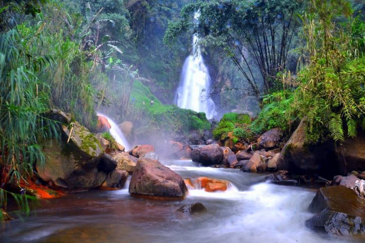 Curug Mrawu, 1. Curug Panaraban, 2. Curug Tumpuk Telu, 3. Curug Genting, 4. Curug Pletuk, 5. Curug Pitu, 6. Curug Bolong, 7. Curug Sirawe, 8. Curug Giri Tirta, 9. Curug Mrawu, 10. Curug Sikopel, 11. Curug Sinoman, 12. Curug Pundung Sewu, 13. Air Terjun Pertinggi, 14. Curug Cileret Banjarnegara, 15. Curug Gondang, 16. Air Terjun Tawana, 17. Air Terjun Sigrenjeng, 18. Obyek Wisata Curug Kali Kembang, 19. Air Terjun Semangkung