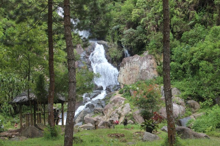 Curug Sinoman via Alambanjarnegara.blogspotcom, 1. Curug Panaraban, 2. Curug Tumpuk Telu, 3. Curug Genting, 4. Curug Pletuk, 5. Curug Pitu, 6. Curug Bolong, 7. Curug Sirawe, 8. Curug Giri Tirta, 9. Curug Mrawu, 10. Curug Sikopel, 11. Curug Sinoman, 12. Curug Pundung Sewu, 13. Air Terjun Pertinggi, 14. Curug Cileret Banjarnegara, 15. Curug Gondang, 16. Air Terjun Tawana, 17. Air Terjun Sigrenjeng, 18. Obyek Wisata Curug Kali Kembang, 19. Air Terjun Semangkung