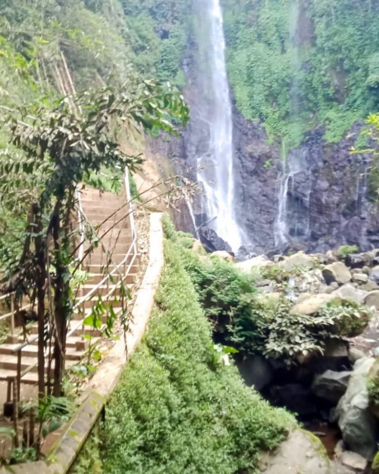 Curug Silawe via iG @rhearizqia, 1. Air Terjun Sekar Langit, 2. Curug Silawe, 3. Air Terjun Sikencling, 4. Air Terjun Grenjengan Kembar, 5. Air Terjun Goa Slandak, 6. Air Terjun Sumuran, 7. Air Terjun Kedung Kayang, 8. Curug Gleyor, 9. Grojogan Kapuhan, 10. Air Terjun Ngesong, 11. Curug Watu Ploso, 12. Curug Lawang Kori, 13. Curug Sigetik, 14. Curug Bujet, 15. Air Terjun Sigong, 16. Kedung Sembrani, 17. Wisata Alam Curug Delimas, 18. Curug Lawe, 19. Curug Winong