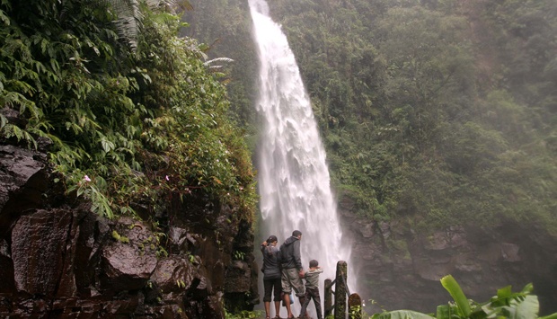 Curug Sirawe via Tempo, 1. Curug Panaraban, 2. Curug Tumpuk Telu, 3. Curug Genting, 4. Curug Pletuk, 5. Curug Pitu, 6. Curug Bolong, 7. Curug Sirawe, 8. Curug Giri Tirta, 9. Curug Mrawu, 10. Curug Sikopel, 11. Curug Sinoman, 12. Curug Pundung Sewu, 13. Air Terjun Pertinggi, 14. Curug Cileret Banjarnegara, 15. Curug Gondang, 16. Air Terjun Tawana, 17. Air Terjun Sigrenjeng, 18. Obyek Wisata Curug Kali Kembang, 19. Air Terjun Semangkung